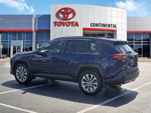 Used 2019 Toyota RAV4 XLE Premium w/ Cold Weather Package AWD/4WD image 4