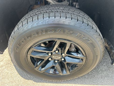 Used 2019 Chevrolet Silverado 1500 Custom Trail Boss w/ Custom Convenience Package AWD/4WD image 12