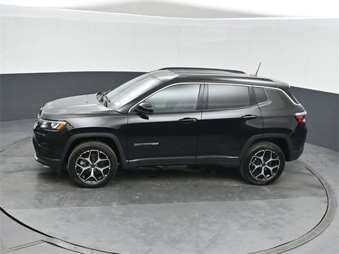 New 2026 Jeep Compass Limited w/ Mopar Graphics Package image 34