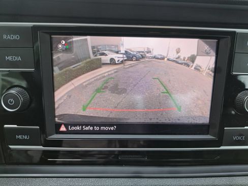 Used 2024 Volkswagen Jetta SE FWD image 11