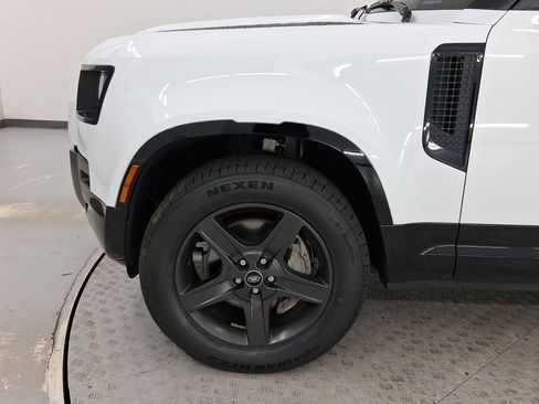 Used 2022 Land Rover Defender 110 X-Dynamic SE image 11