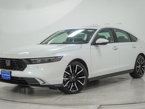 Used 2025 Honda Accord Touring image 1