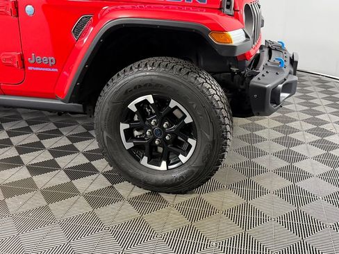 Used 2024 Jeep Wrangler Unlimited Rubicon 4xe AWD/4WD image 10