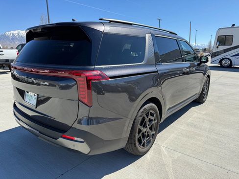 Used 2025 Kia Carnival SX Prestige image 3