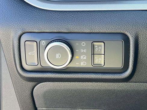 Used 2023 Ford Explorer XLT w/ Equipment Group 202A AWD/4WD image 19