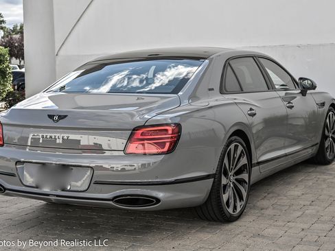 Used 2025 Bentley Flying Spur Plug-In Hybrid AWD/4WD image 12