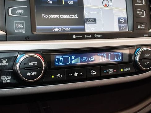 Used 2019 Toyota Highlander Limited AWD/4WD image 34