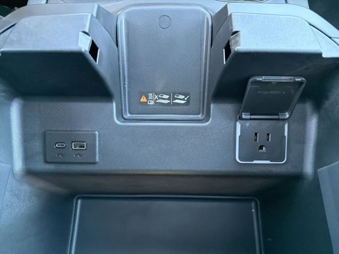 Used 2024 GMC Sierra 2500 AT4 w/ AT4 Premium Plus Package image 24