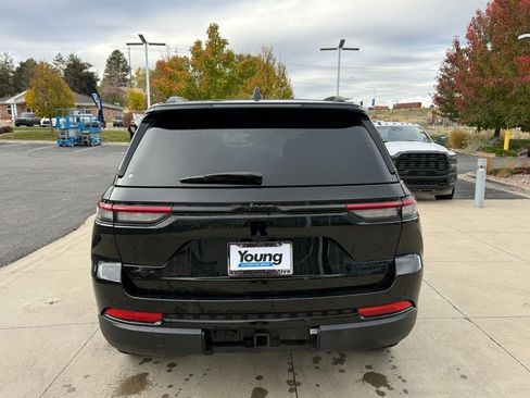 New 2025 Jeep Grand Cherokee Limited w/ Black Appearance Package image 9