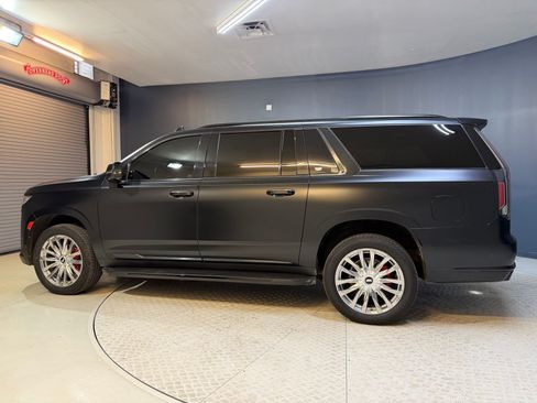 Used 2022 Cadillac Escalade ESV Premium Luxury RWD image 2
