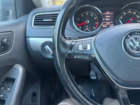 Used 2017 Volkswagen Jetta SE image 26