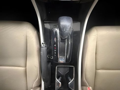Used 2017 Honda Accord LX image 22