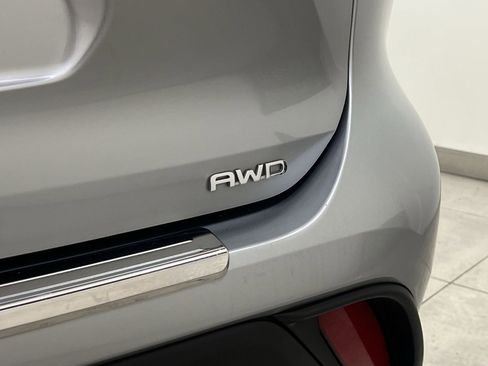 Used 2020 Toyota Highlander L image 28