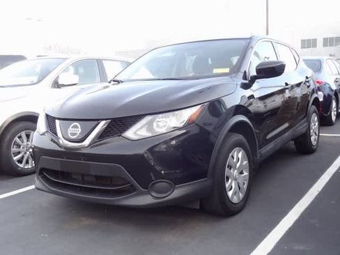 Used 2019 Nissan Rogue Sport S image 1