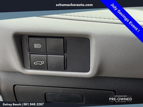 Used 2021 Toyota Highlander LE FWD image 25