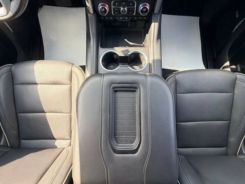 Used 2023 GMC Yukon XL SLT AWD/4WD image 21