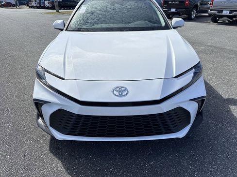 Used 2025 Toyota Camry SE w/ Convenience Package image 5