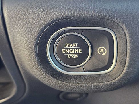 Used 2025 Mercedes-Benz GLE 350 4MATIC image 37
