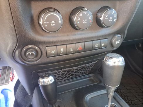 Used 2016 Jeep Wrangler Unlimited Rubicon AWD/4WD image 12
