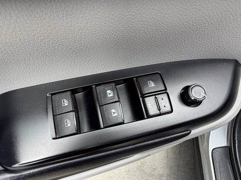 Used 2016 Toyota Highlander XLE AWD/4WD image 18