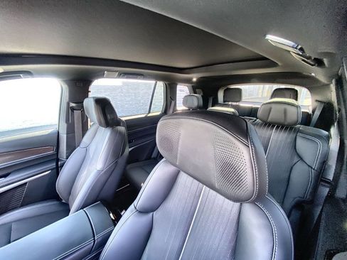 Certified 2026 Cadillac Vistiq Luxury image 19