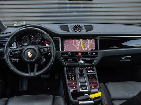 Certified 2026 Porsche Macan Turbo AWD/4WD image 12