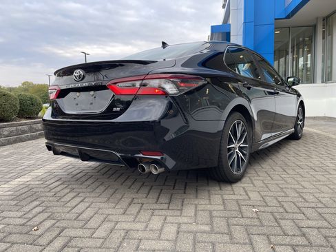 Used 2023 Toyota Camry SE image 5