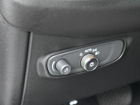 Used 2020 Chevrolet Equinox LS image 14