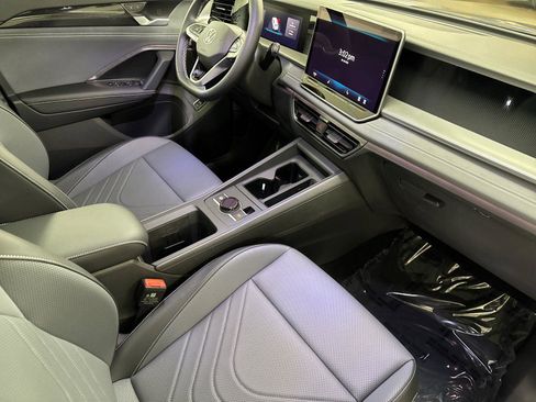 New 2026 Volkswagen Tiguan SE AWD/4WD image 15
