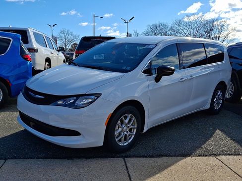 New 2026 Chrysler Voyager LX image 3