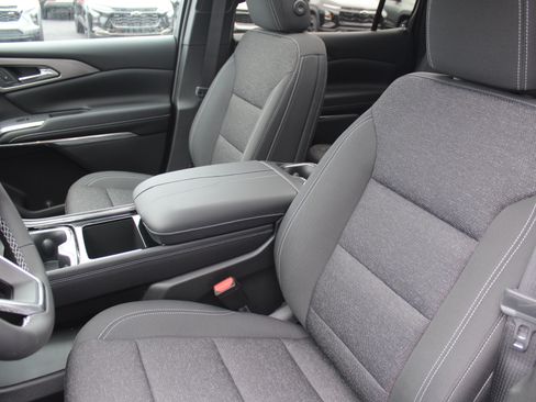 New 2027 Chevrolet Traverse LT w/ Sun and Wheel Package AWD/4WD image 9