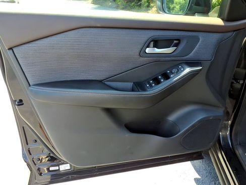 Used 2023 Nissan Rogue SV AWD/4WD image 15