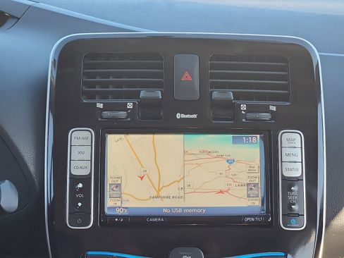 Used 2015 Nissan Leaf SL w/ Premium Package image 17