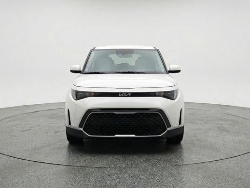 Used 2025 Kia Soul LX w/ LX Technology Package image 2