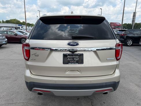 Used 2017 Ford Explorer XLT FWD image 4