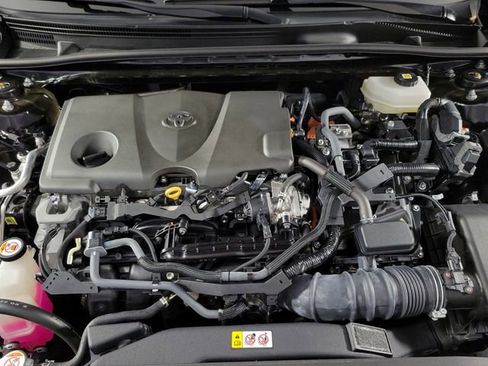 Used 2025 Toyota Camry SE FWD image 13