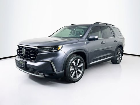 Used 2025 Honda Pilot Elite image 3