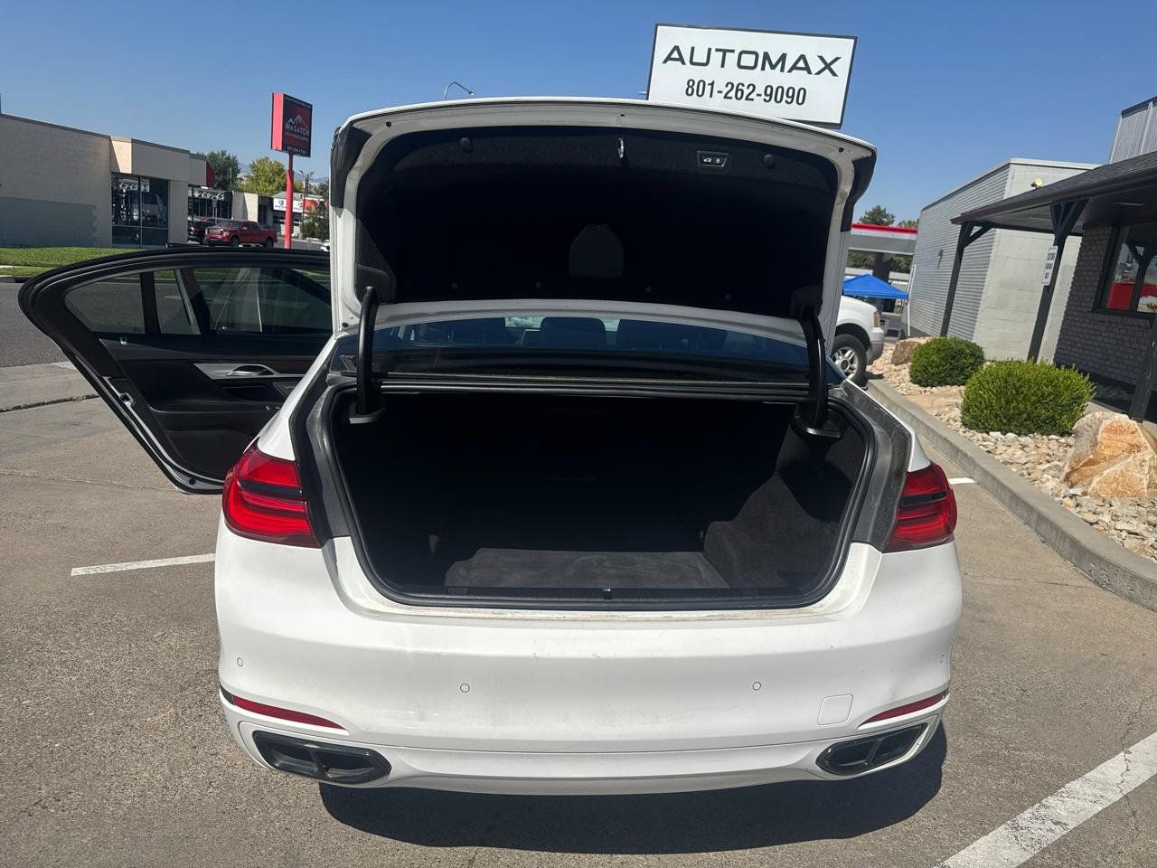 Used 2019 BMW 740i xDrive AWD/4WD image 24