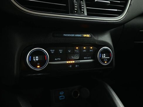 Used 2021 Ford Escape SE image 17