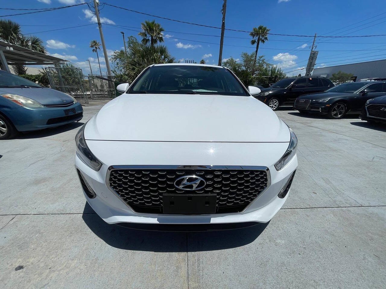 Used 2019 Hyundai Elantra GT FWD image 1