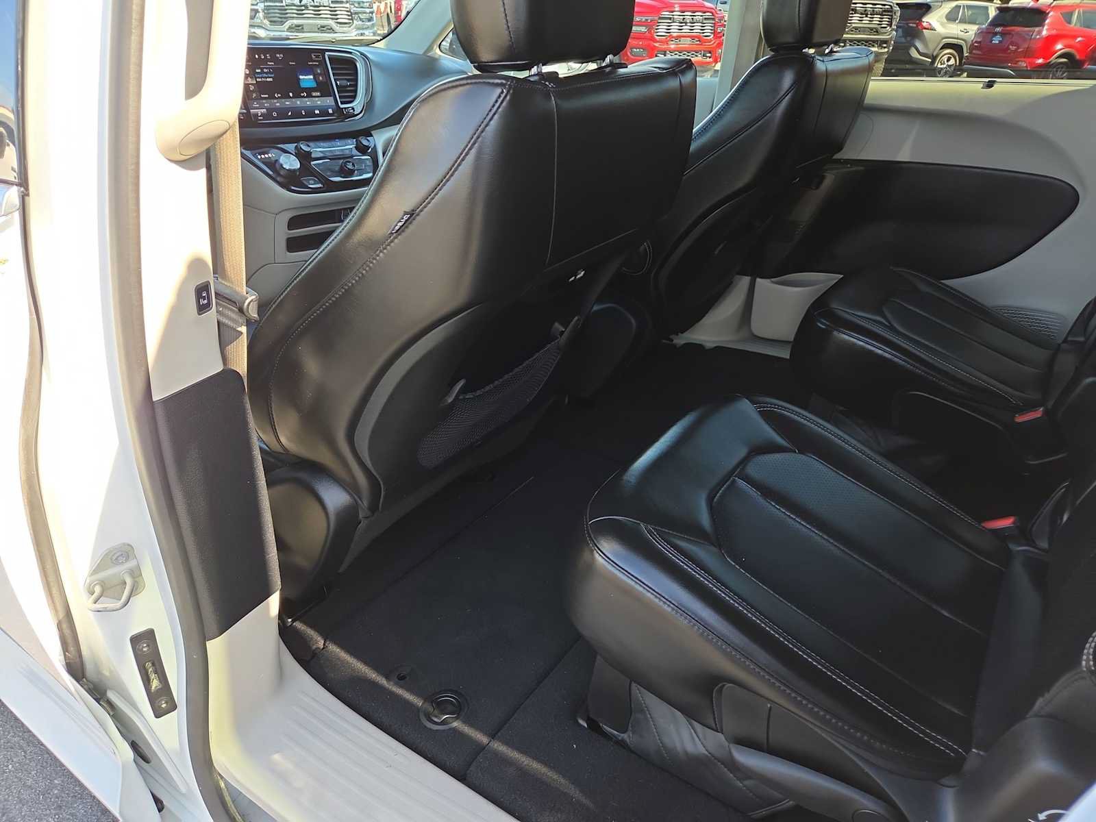 Used 2023 Chrysler Pacifica Touring-L FWD image 20