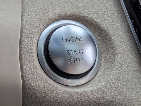 Used 2018 Mercedes-Benz GLC 300 4MATIC image 15