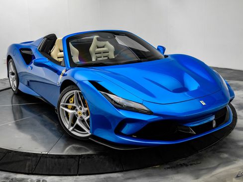 Used 2023 Ferrari F8 Tributo RWD image 33