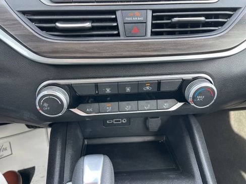 Used 2025 Nissan Altima 2.5 SV FWD image 27