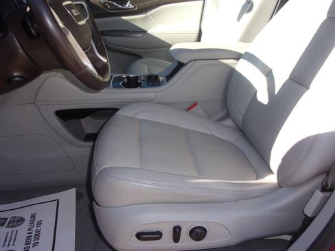 Used 2021 GMC Acadia SLT w/ Technology Package image 12