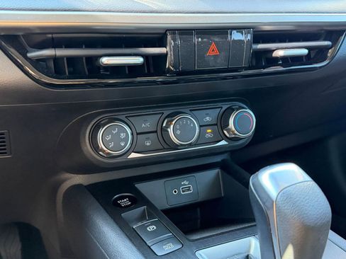 Certified 2025 Nissan Kicks S image 18