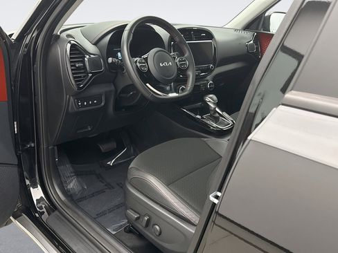 Used 2025 Kia Soul GT-Line w/ GT-Line Technology Package image 10