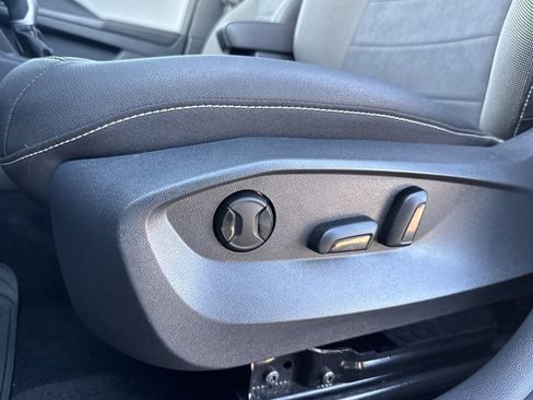 Used 2024 Volkswagen Taos SE image 15