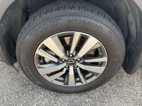 Used 2025 Nissan Pathfinder SL AWD/4WD image 10