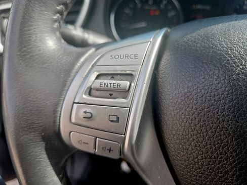 Used 2015 Nissan Rogue SL w/ SL Premium Package FWD image 12
